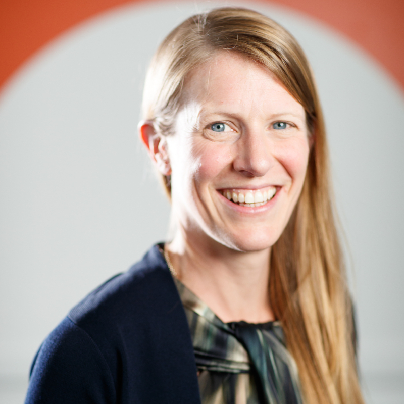 Portrait photo of Caroline Robinson