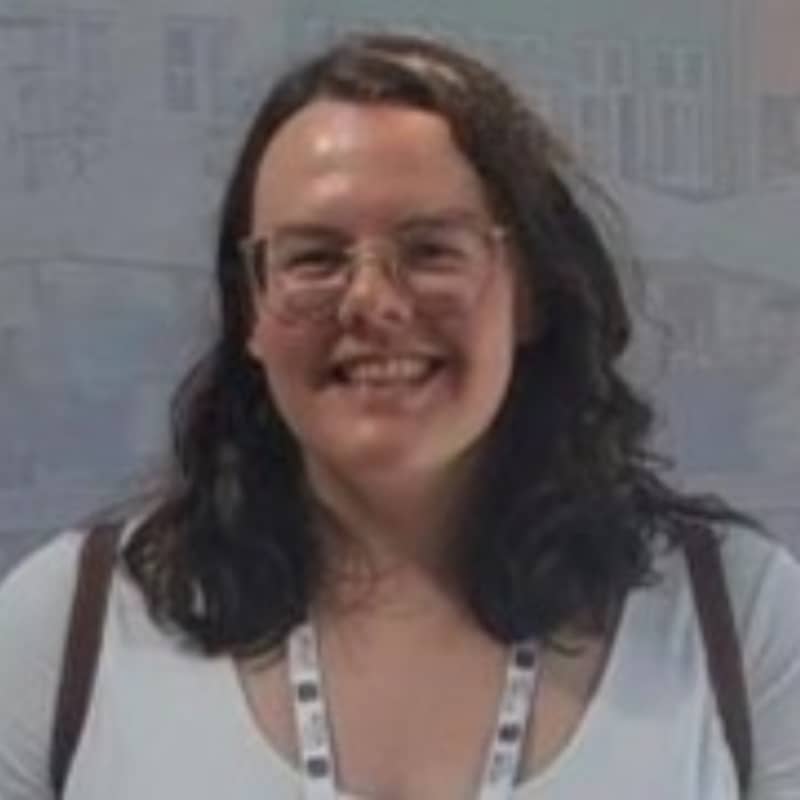 Portrait photo of Sarah Evans